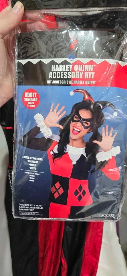Harley Quinn Jumpsuit Costume and Accessory Kit - photo 2