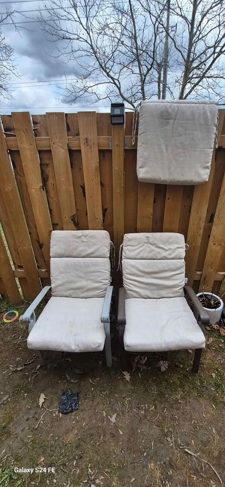 Two patio chairs with an extra cushion - photo 2
