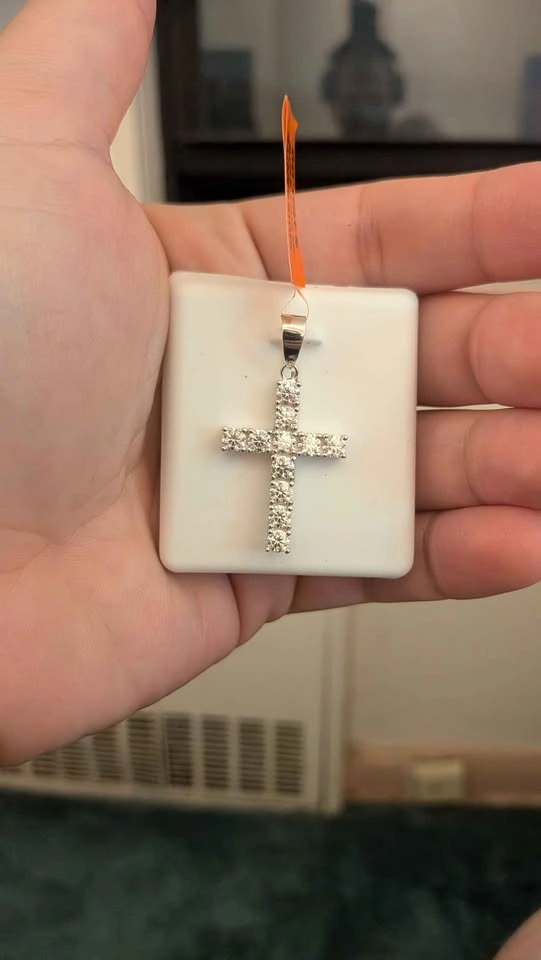 Unisex Moissanite Cross Pendant 3ct - Passed Tester - photo 2