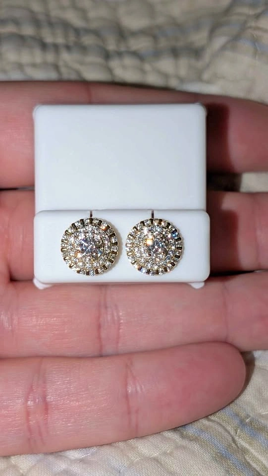 Mesmerizing moissanite crystal clusters passes diamond tester