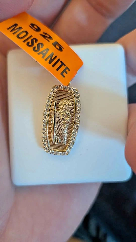 Gold over 925 silver pendant 1 CTW moissanite