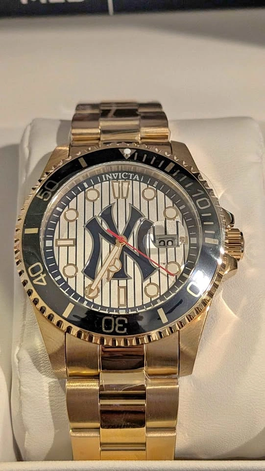 Invicta Grand Diver Limited NY Yankees Edition