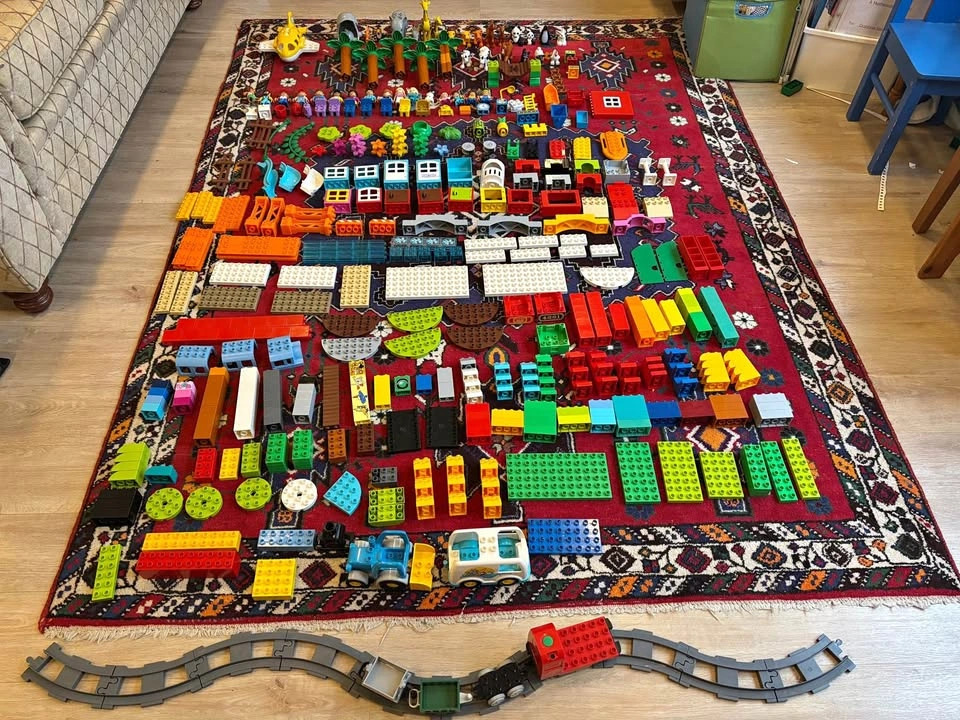 LOTS of Duplo LEGO!!