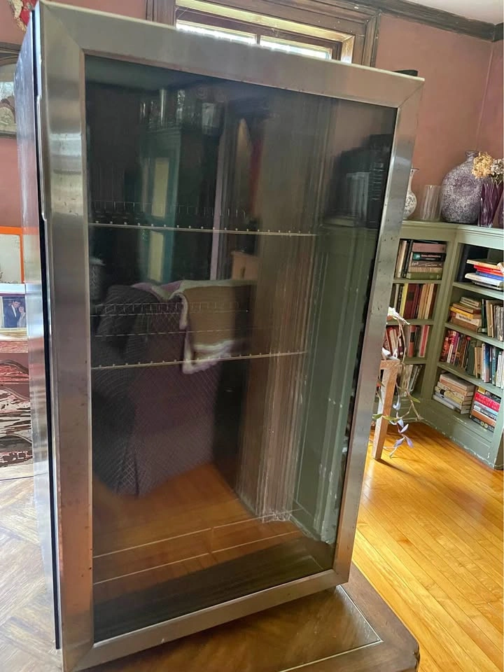 BLACK & STAINLESS BEVERAGE COOLER HOLDS UP TO 115 CANS! SHELVING