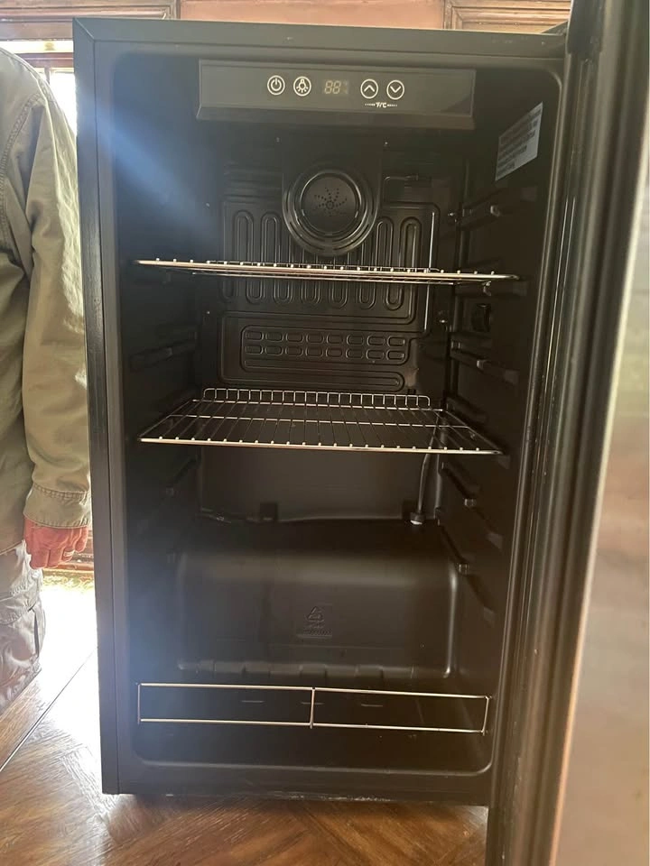 BLACK & STAINLESS BEVERAGE COOLER HOLDS UP TO 115 CANS! SHELVING - photo 2