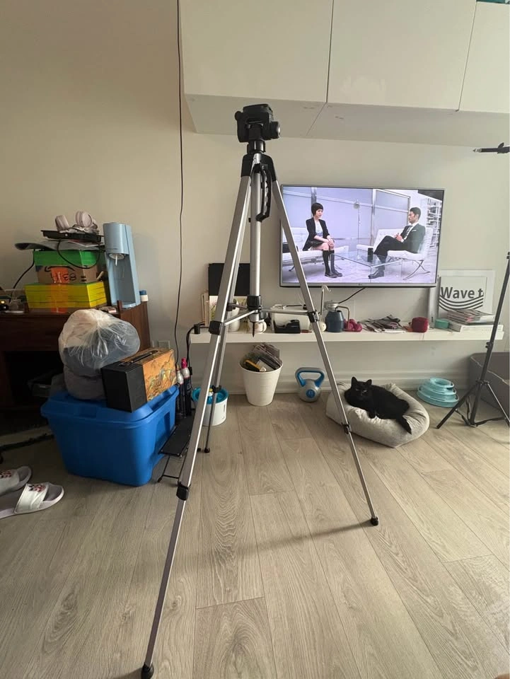 Amazon Basics 60 inch Camera Tripod - photo 2