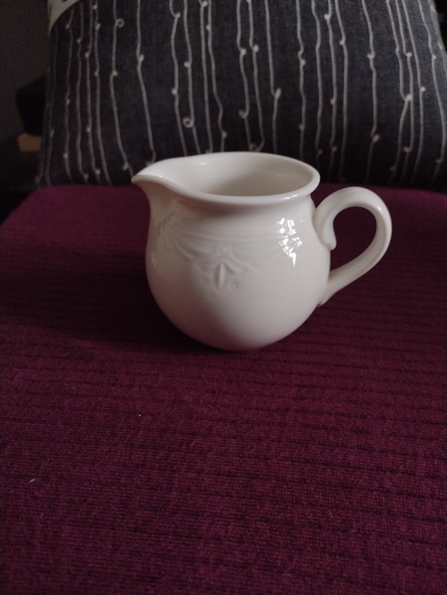 Vintage Royal Doulton Creamer - photo 2