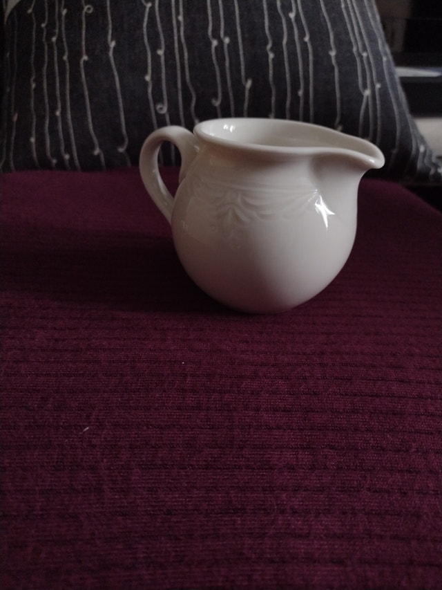Vintage Royal Doulton Creamer - photo 3
