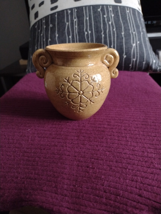 Small bowl or vase