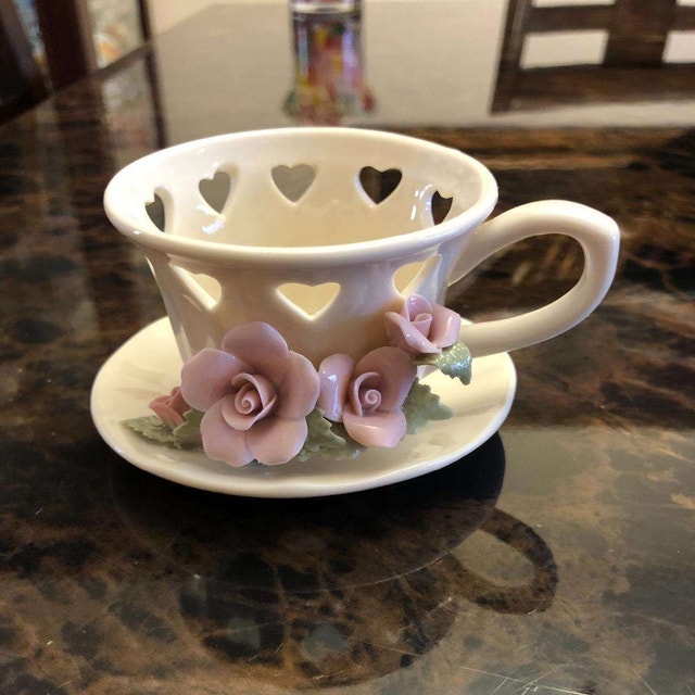 Tea cup with roses tea light holder