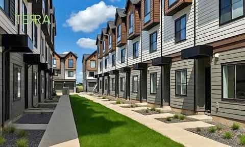 3 Beds 2.5 Baths Townhouse