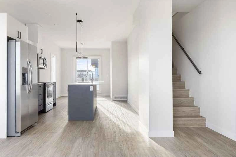 3 Beds 2.5 Baths Townhouse - photo 4