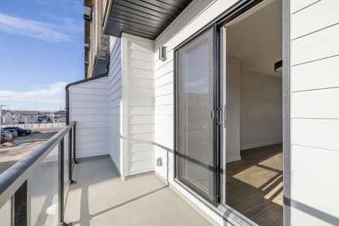 3 Beds 2.5 Baths Townhouse - photo 5