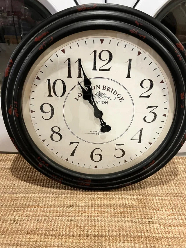 28” London Bridge Clock thumbnail