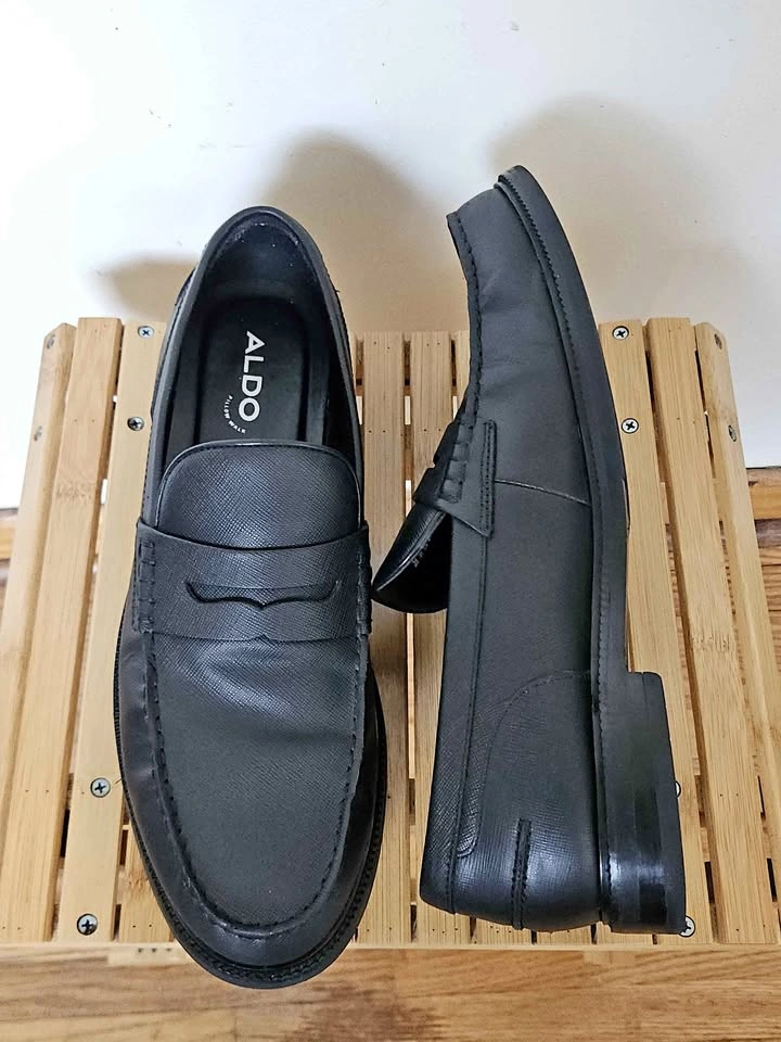 ALDO Men's Black Leather Penny Loafers Size: 10