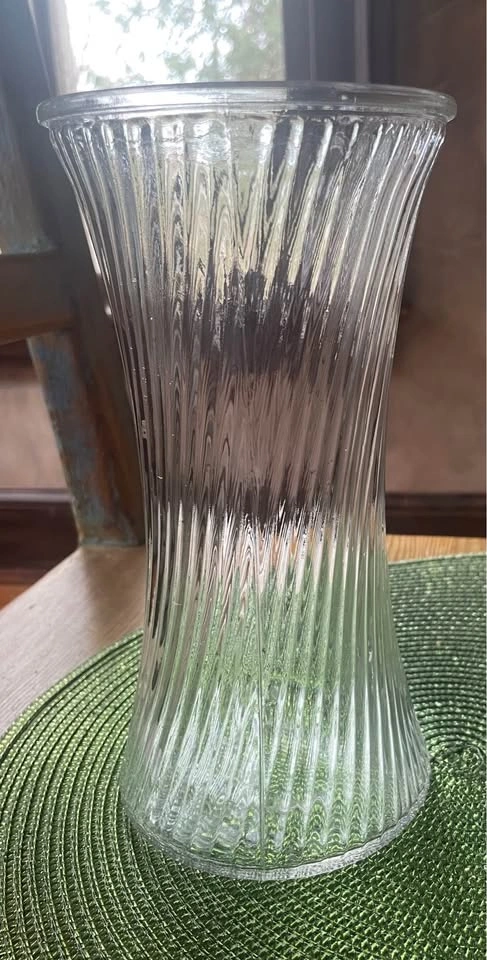 Lovely 9-1/2" Tall Glass Vases - Set of 2 - photo 3