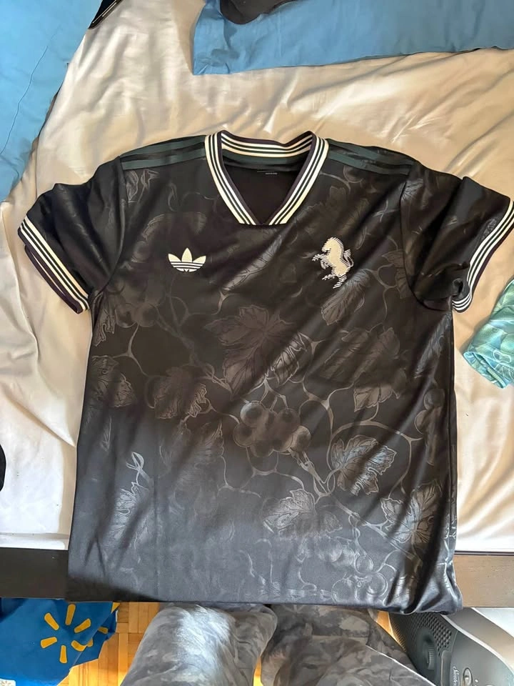 Juventus third jersey