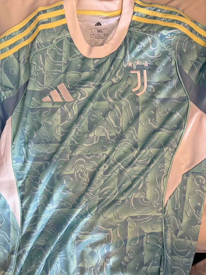 Juventus Away Jersey - Size L
