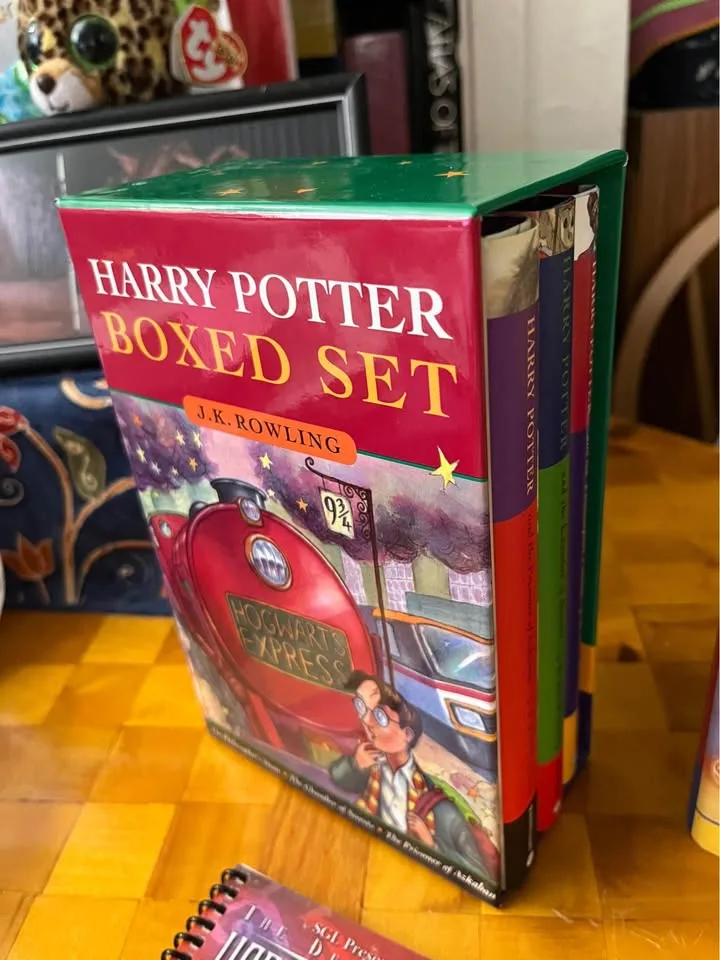 Harry Potter Hardcover Book Set + Guides + Biography image indicator(2)