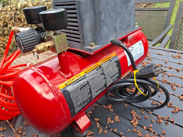 Powermate Air Compressor 100 max PSI, 2 gal. - photo 3