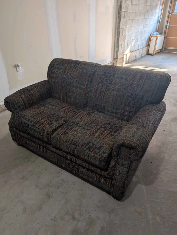 Sofa in good condition. - photo 4
