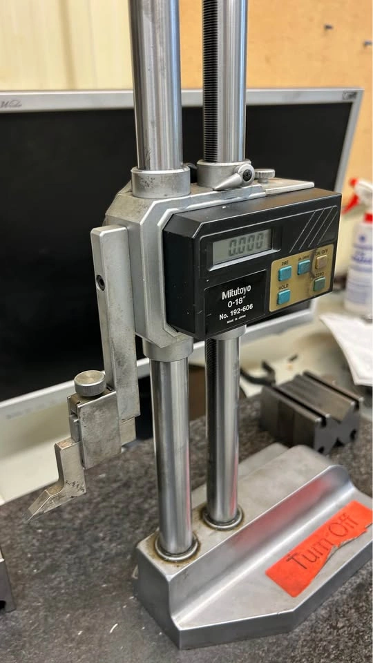 Mitutoyo Height Gage - photo 2