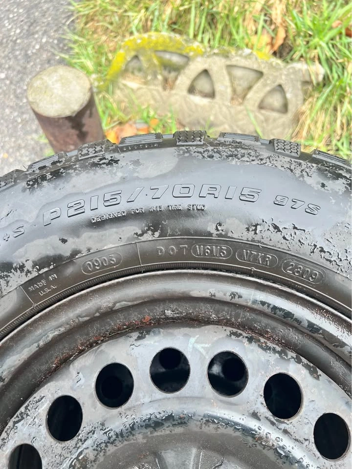 4 Snowtrakker Winter Tires on 15" Rims - photo 2