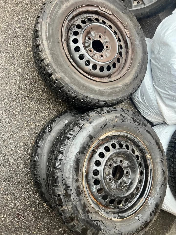 4 Snowtrakker Winter Tires on 15" Rims - photo 3