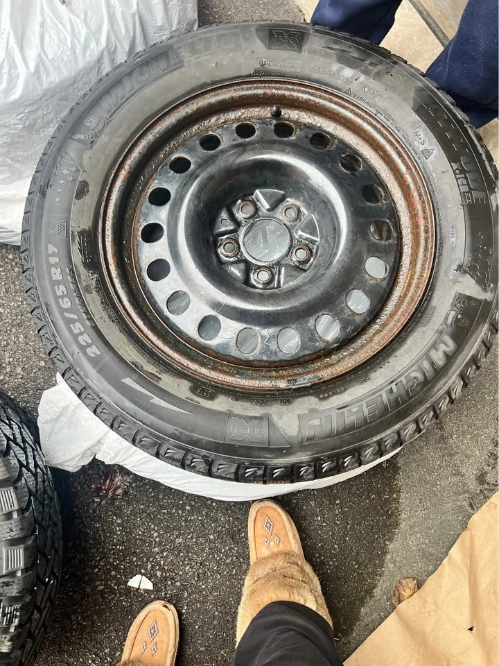 4 MICHELIN TIRES ON STEELIES NEED GONE ASAP - photo 3