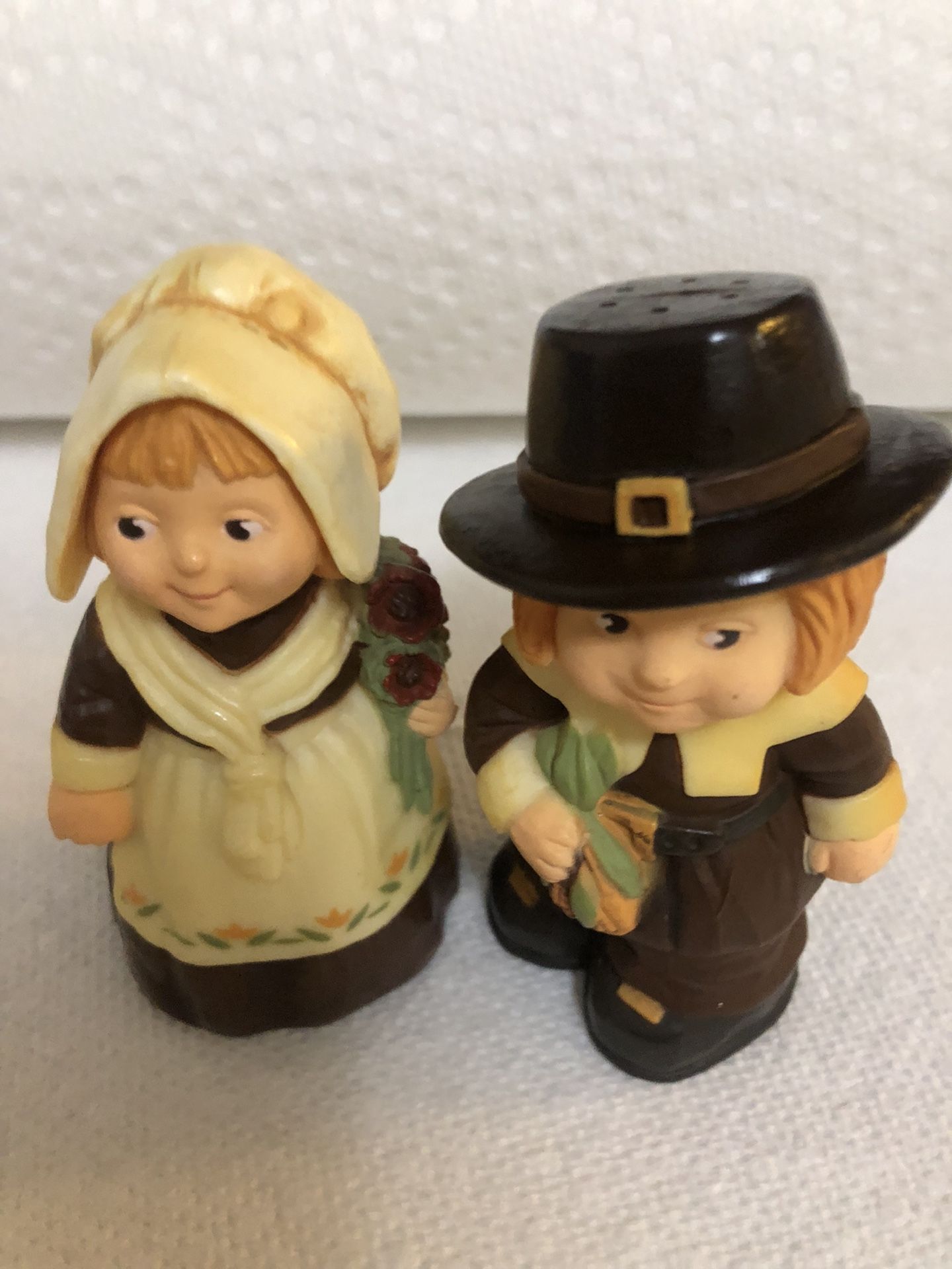 Salt And Pepper Shakers - photo 3