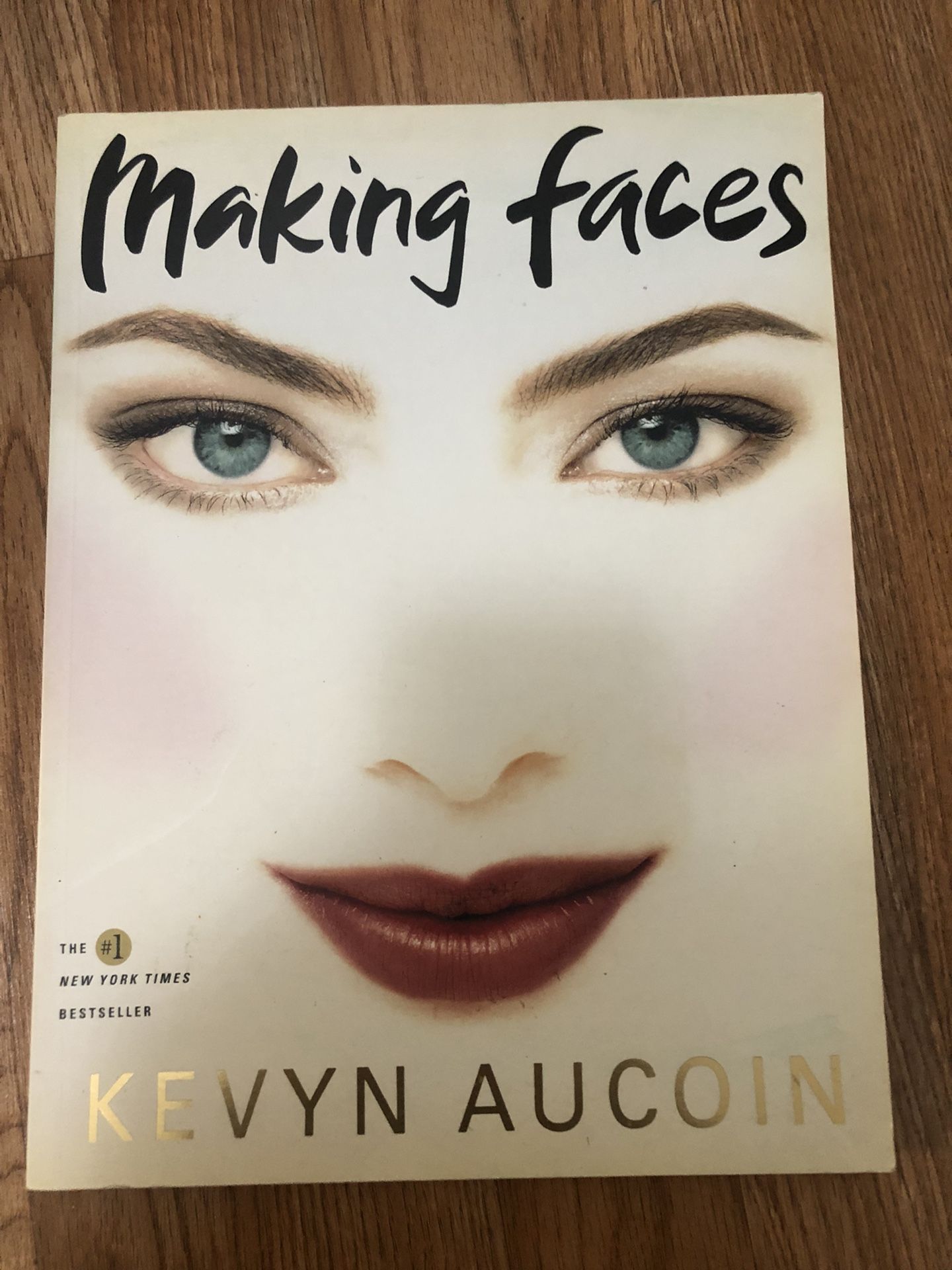 Kevyn Au coin Makeup Book