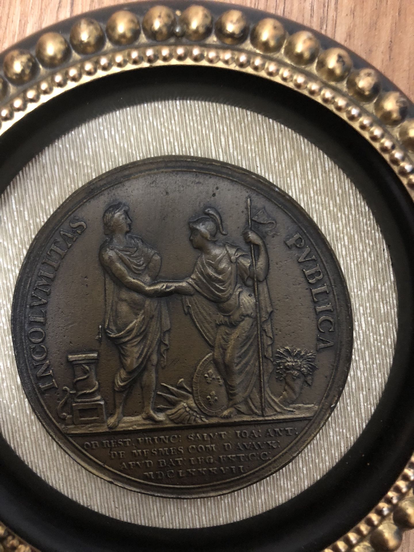 Antique Italian Bronze Medal in Wooden Frame - photo 2