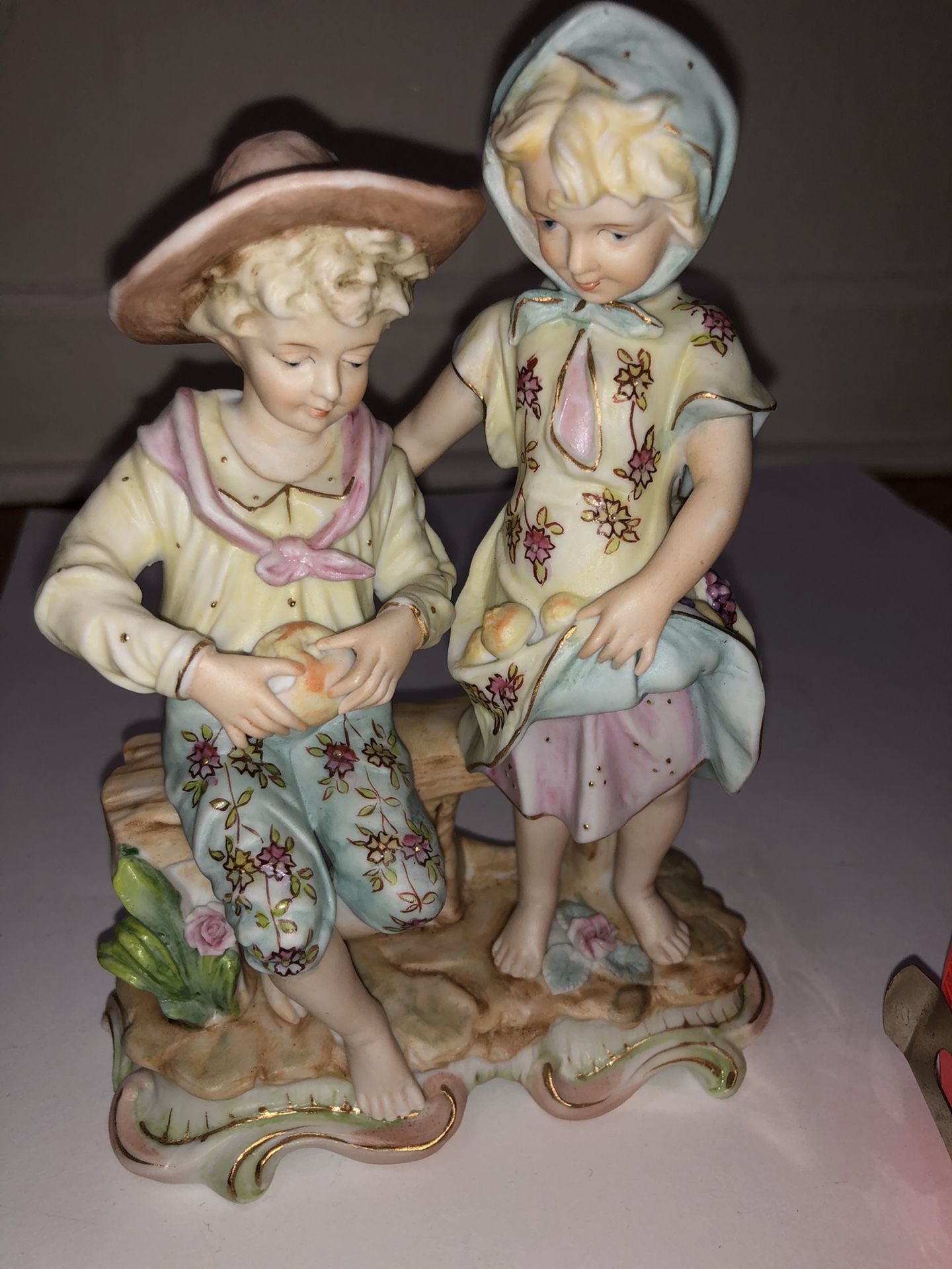 Vintage Porcelain Figure Of Boy And Girl - photo 2