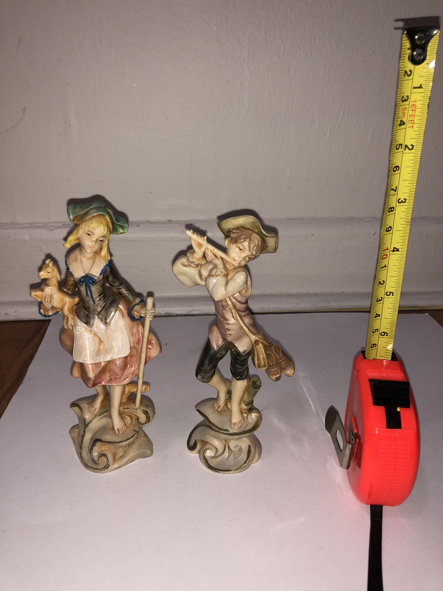 2 Plastic Figures