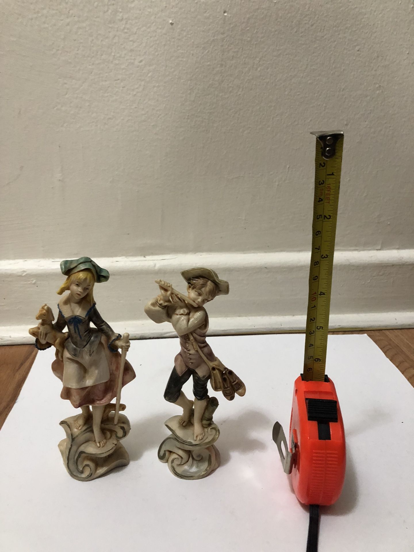 2 Plastic Figures - photo 2