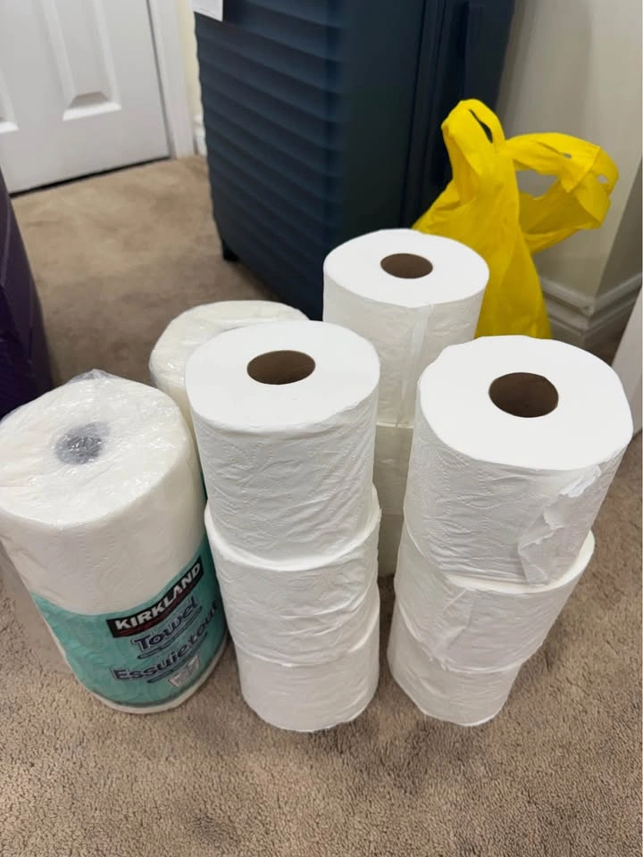 Brand new 2 kitchen towels and 9 bath tissue rolls - photo 2
