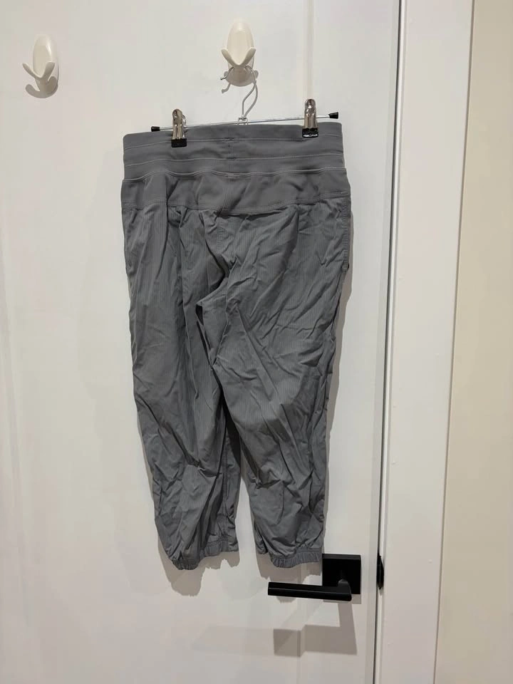 Lululemon Cropped Pants - photo 2