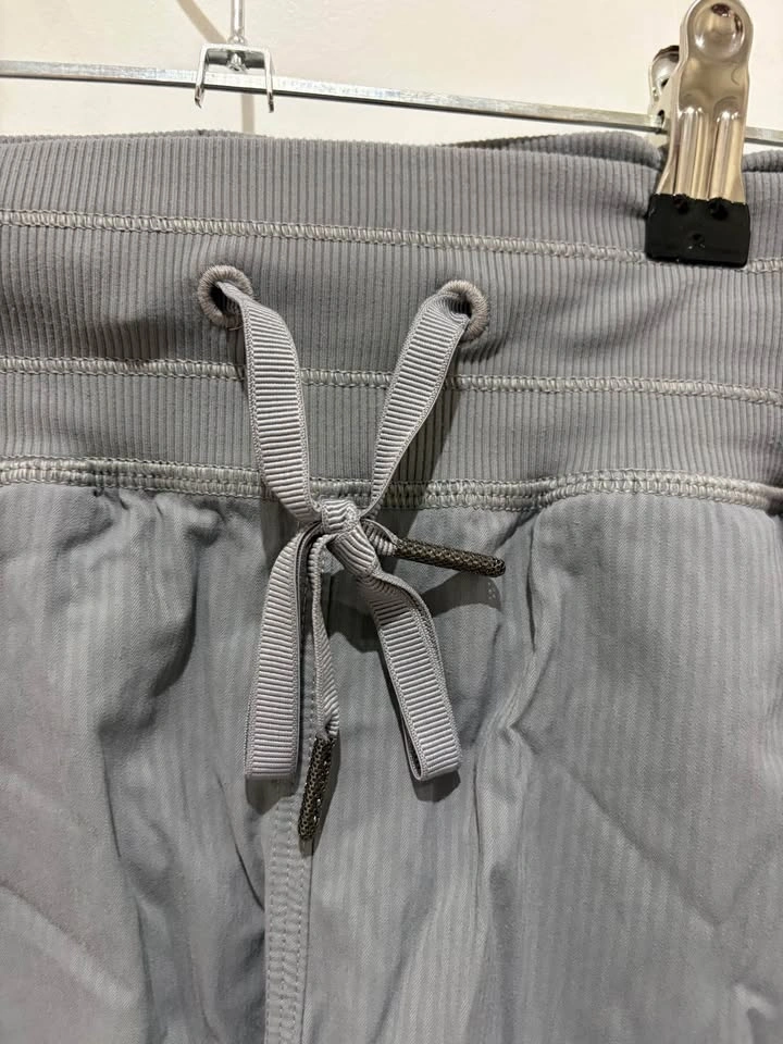 Lululemon Cropped Pants - photo 3