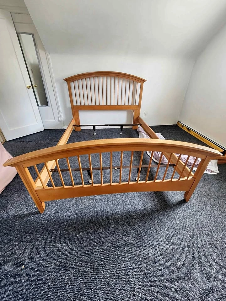 Wood Bed Frame w Headboard & Footboard