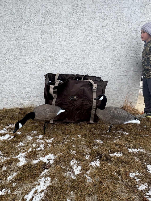 15 Goose Decoys and Slotted Bag (New) - photo 2