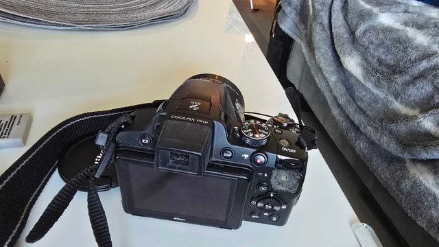 Nikon Coolpix P510 Bundle - 42x Zoom, GPS | $155 CAD OBO - photo 2