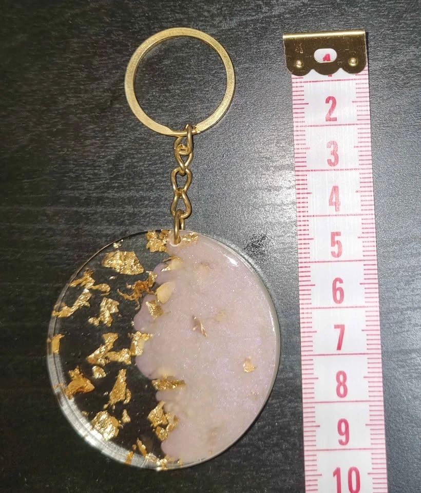Elegant Resin Art Keychain | Gold Leaf & Pearlescent Pink - photo 2