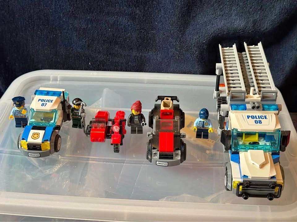60143 - City - Auto Transport Heist (Retired)