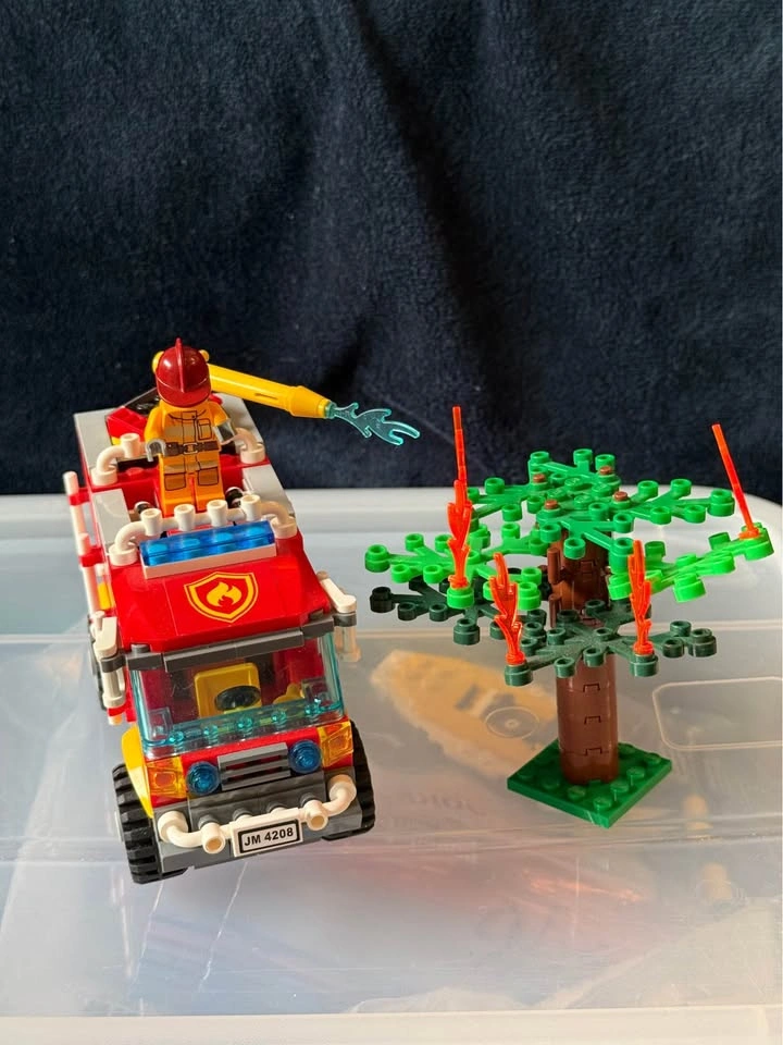 4208 - City - 4x4 Fire Truck (Retired) - photo 3