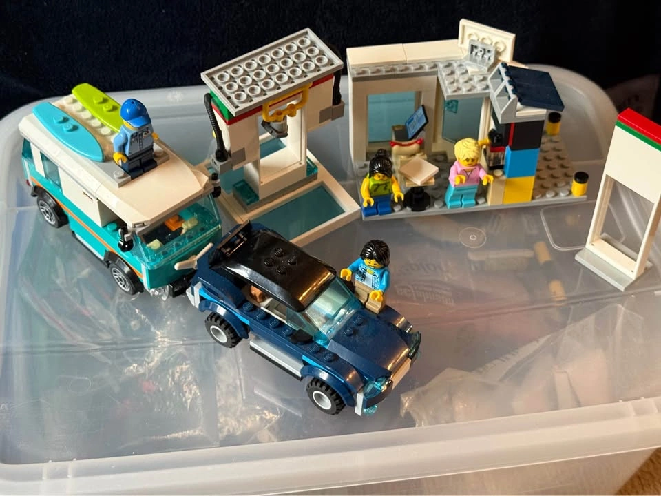 60257 - City - Service Station (Retired) - photo 3