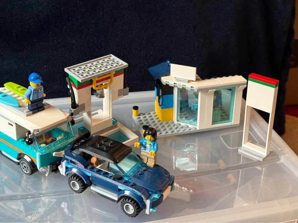 60257 - City - Service Station (Retired) - photo 4