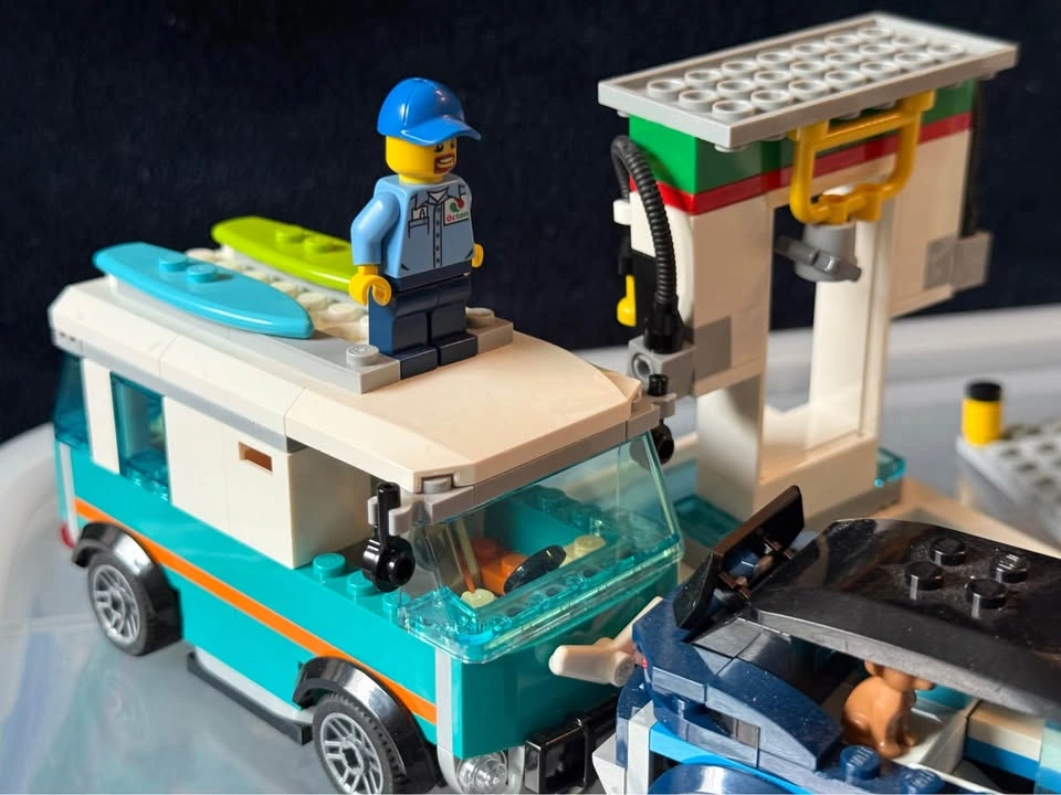 60257 - City - Service Station (Retired) - photo 5