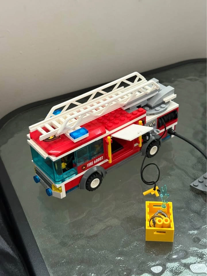 60002 - City - Fire Truck (2012 Release - Retired) - photo 2