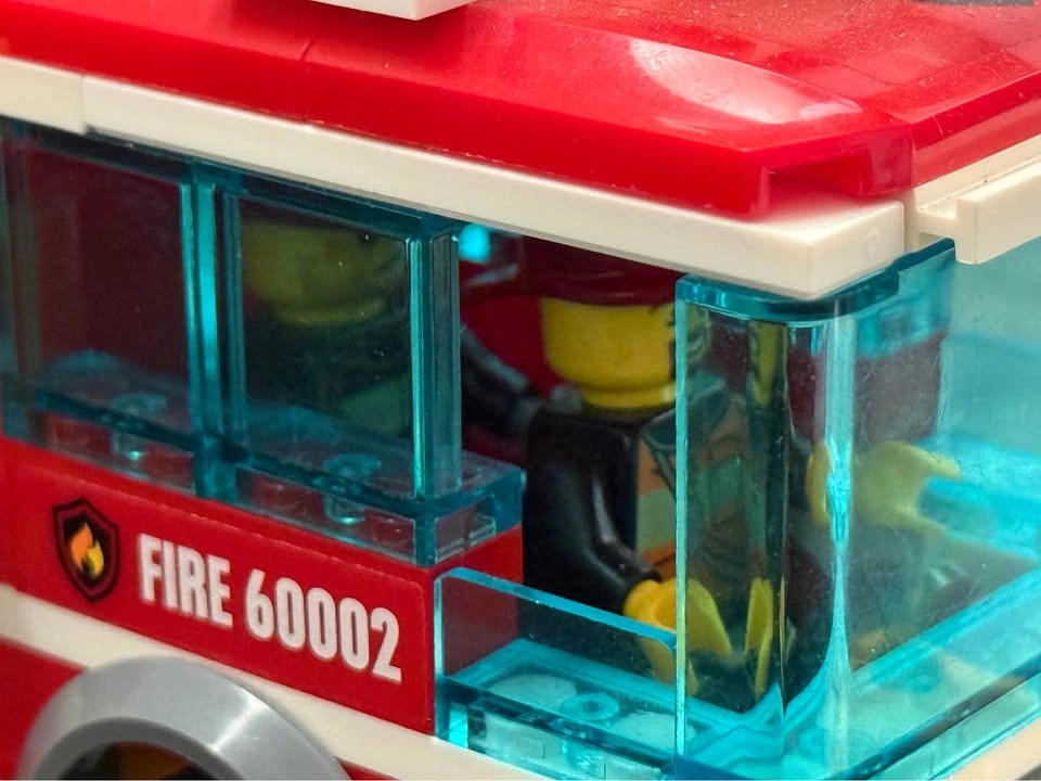 60002 - City - Fire Truck (2012 Release - Retired) - photo 3