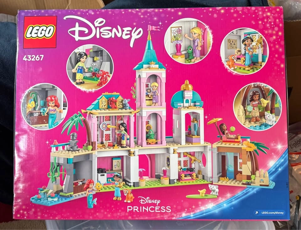Disney Princess Castle and Royal Pets (LEGO 43267) - photo 2